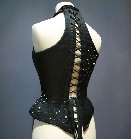 Jewel-corset in silk, Calais lace and pearls